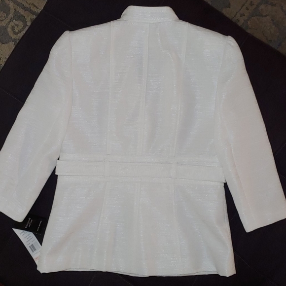 2 Piece White Skirt Suit - Picture 5 of 6